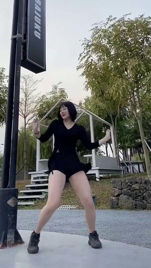 成人微胖女生跳舞视频,成人女性舞蹈风采展示